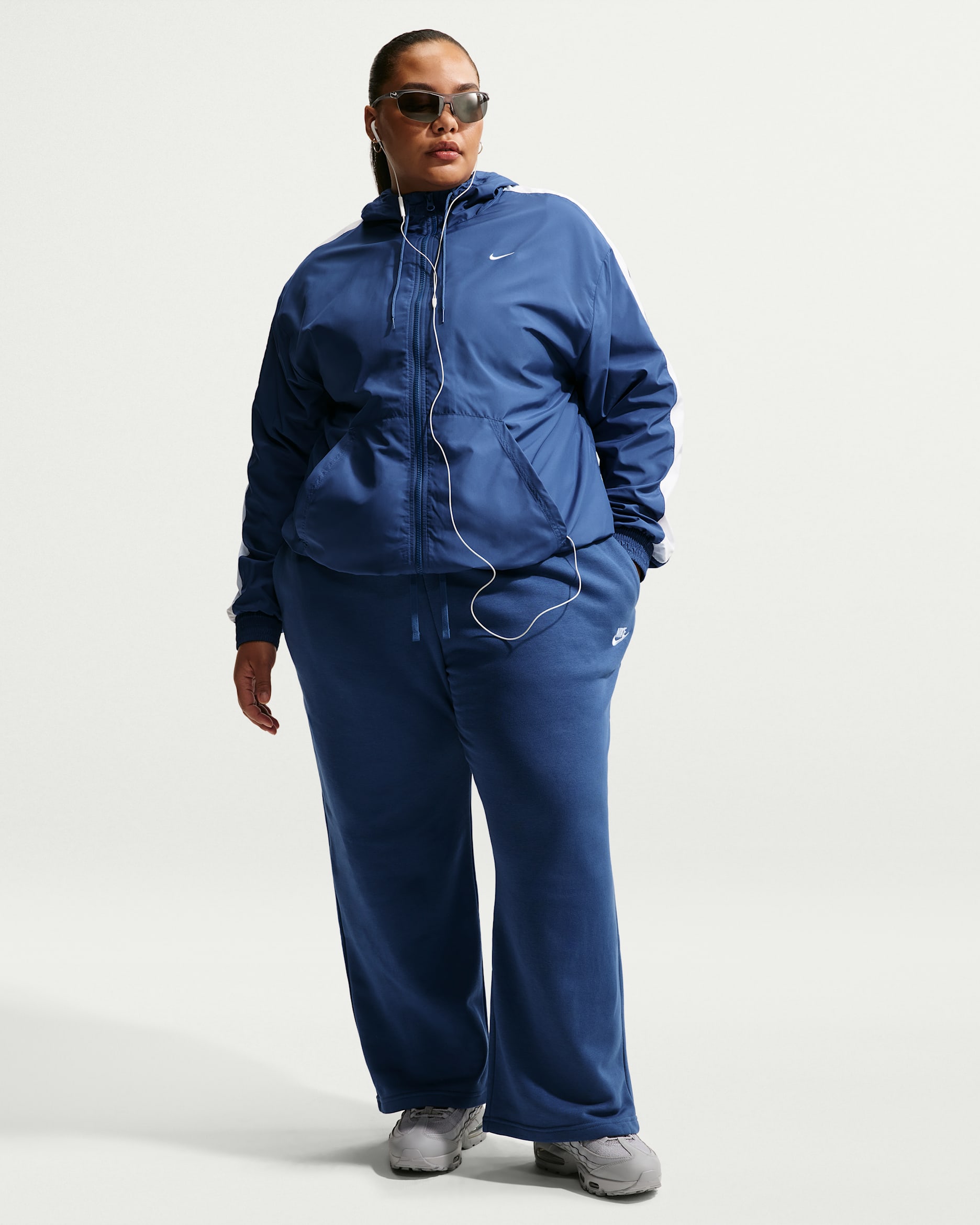 Nike Sportswear Club Fleece Women's Mid-Rise Wide-Leg Sweatpants
